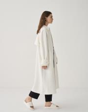 üçgen manşetli trençkot beyaz 2